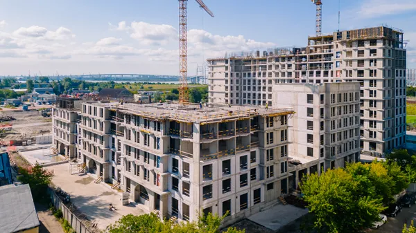 «Галерная гавань» — монолитные работы, каменная кладка и начало фасадных работ