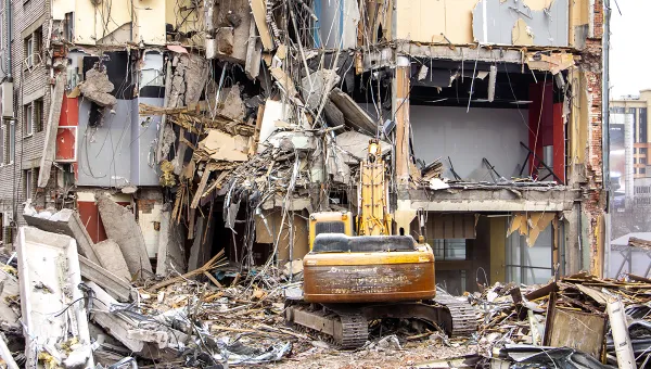 «Акватория» — демонтажные работы и строительство офиса продаж