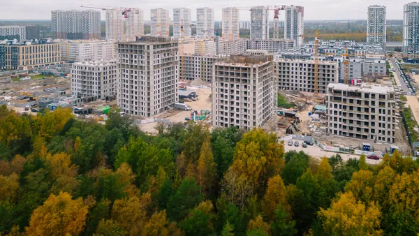 «Сезоны» — в корпусе №611 начались фасадные работы